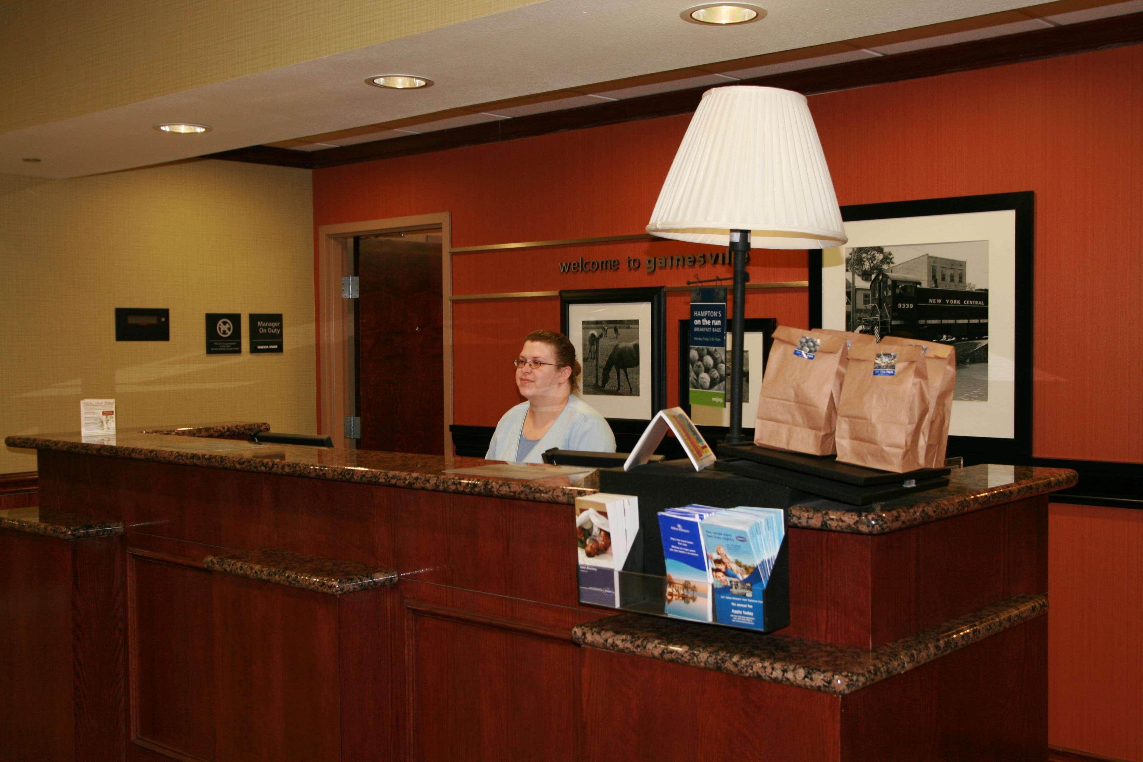 Hampton Inn & Suites 盖恩斯维尔 外观 照片