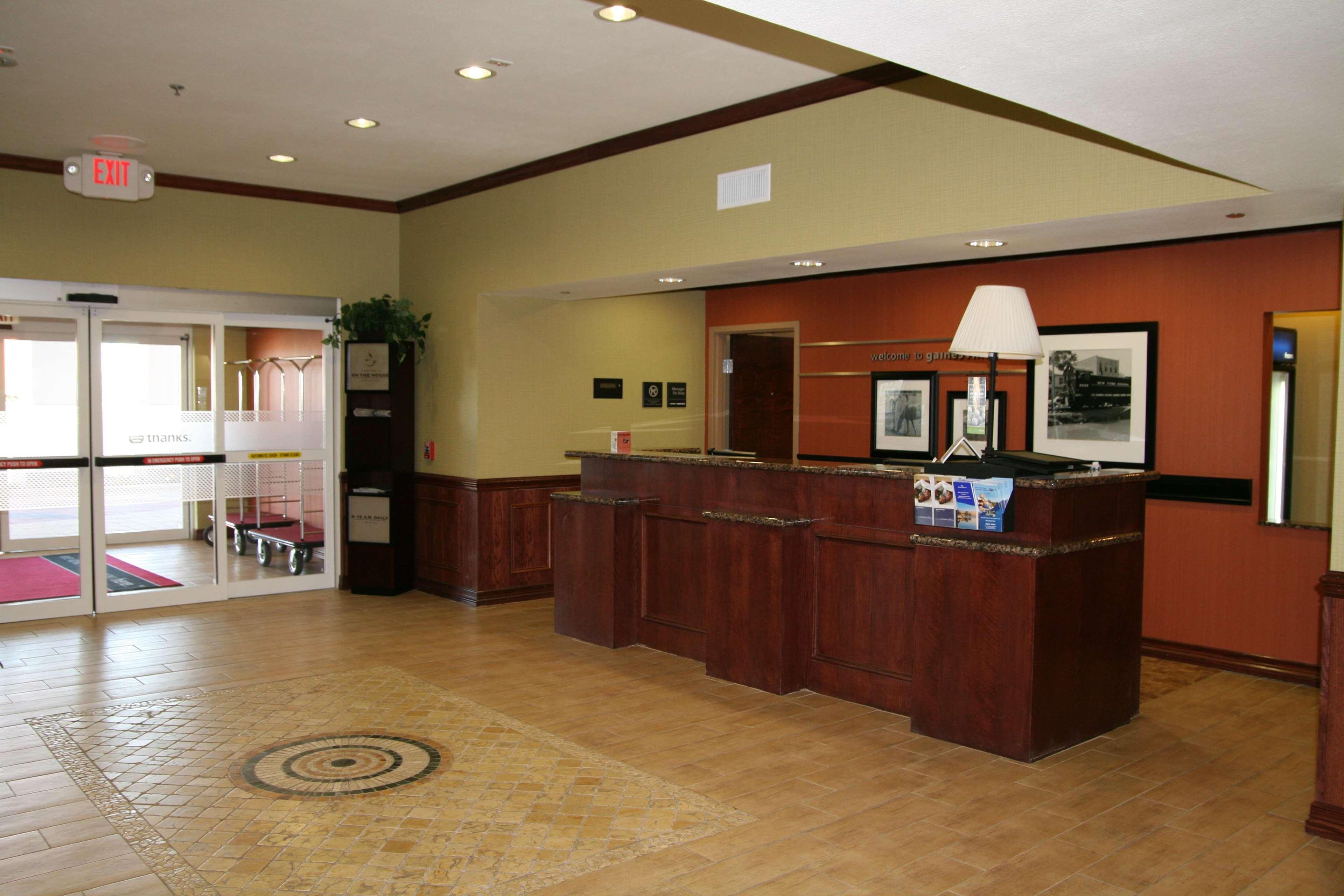 Hampton Inn & Suites 盖恩斯维尔 外观 照片