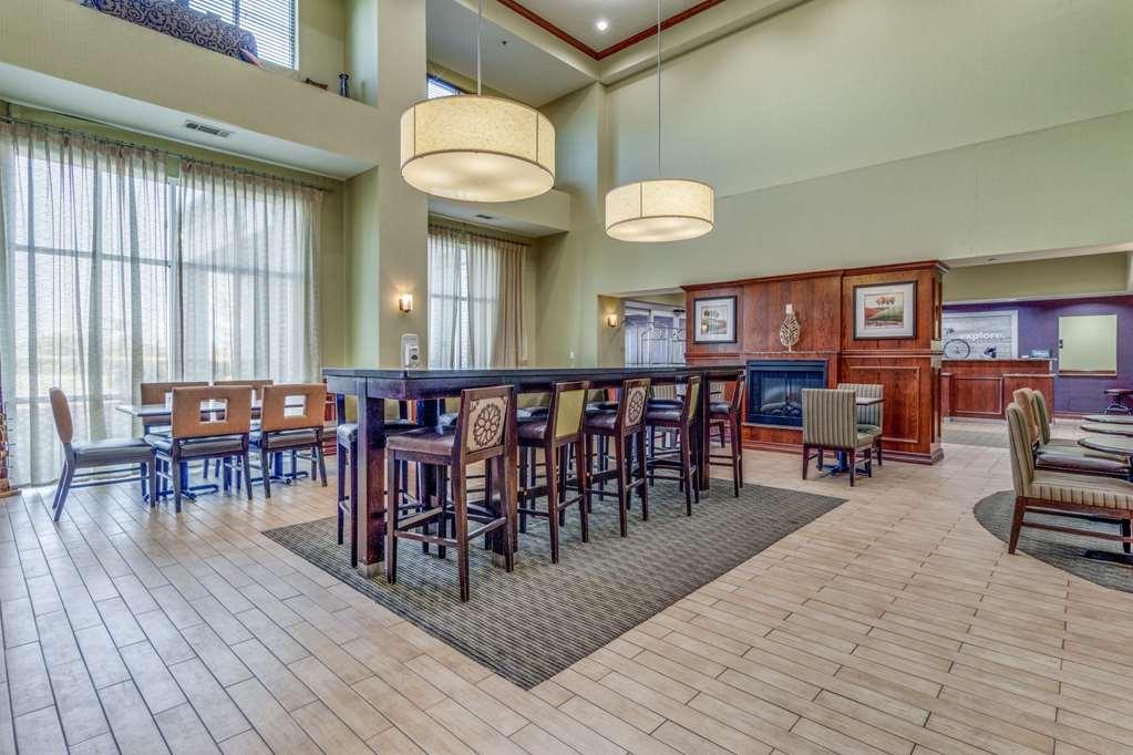 Hampton Inn & Suites 盖恩斯维尔 餐厅 照片