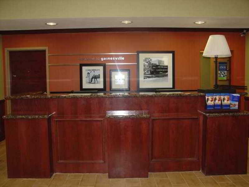 Hampton Inn & Suites 盖恩斯维尔 内观 照片